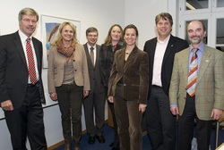 (v.l.n.r.) Oberb&uuml;rgermeister Wolfgang Meyer, Prof. Dr. Annette Probst, Prof. Dr. Wolfgang Vi&ou