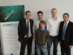 (v.l.n.r.) HAWK-Gr&uuml;ndercoach Tim Bauer, Mark T&ouml;bermann, Christian K&ouml;pper, Christian C