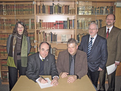 (v.l.n.r.) Prof. Ulrike H&auml;hner, Prof. Dr. Dr. h.c. Martin Thren, Stadtrat Dirk Schr&ouml;der, P