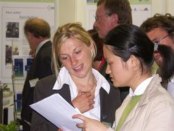 Absolventinnen und Absolventen des HAWK Master-Studiengangs Regionalmangement und Wirtschaftsf&ouml;