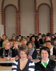 Erstsemester bei der Begr&uuml;&szlig;ungsveranstaltung