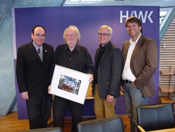 (v.l.n.r.) Pr&auml;sident Prof. Dr. Dr. h.c. Martin Thren, Helmuth Neumann, Vizepr&auml;sident Prof.