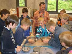 Juniorstudenten beim Burgbau