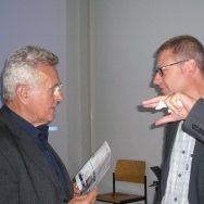 Prof. Schulitz im Gespr&auml;ch mit Herrn Holthuis, Verw.-Prof. an der Fakult&auml;t Bauwesen