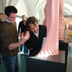 Prof. Matthias Karch der TU Braunschweig im Gespr&auml;ch mit Michael Martin, 7. Semester Holzingeni